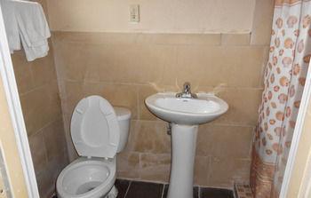 Travelers Motor Inn Redford Экстерьер фото